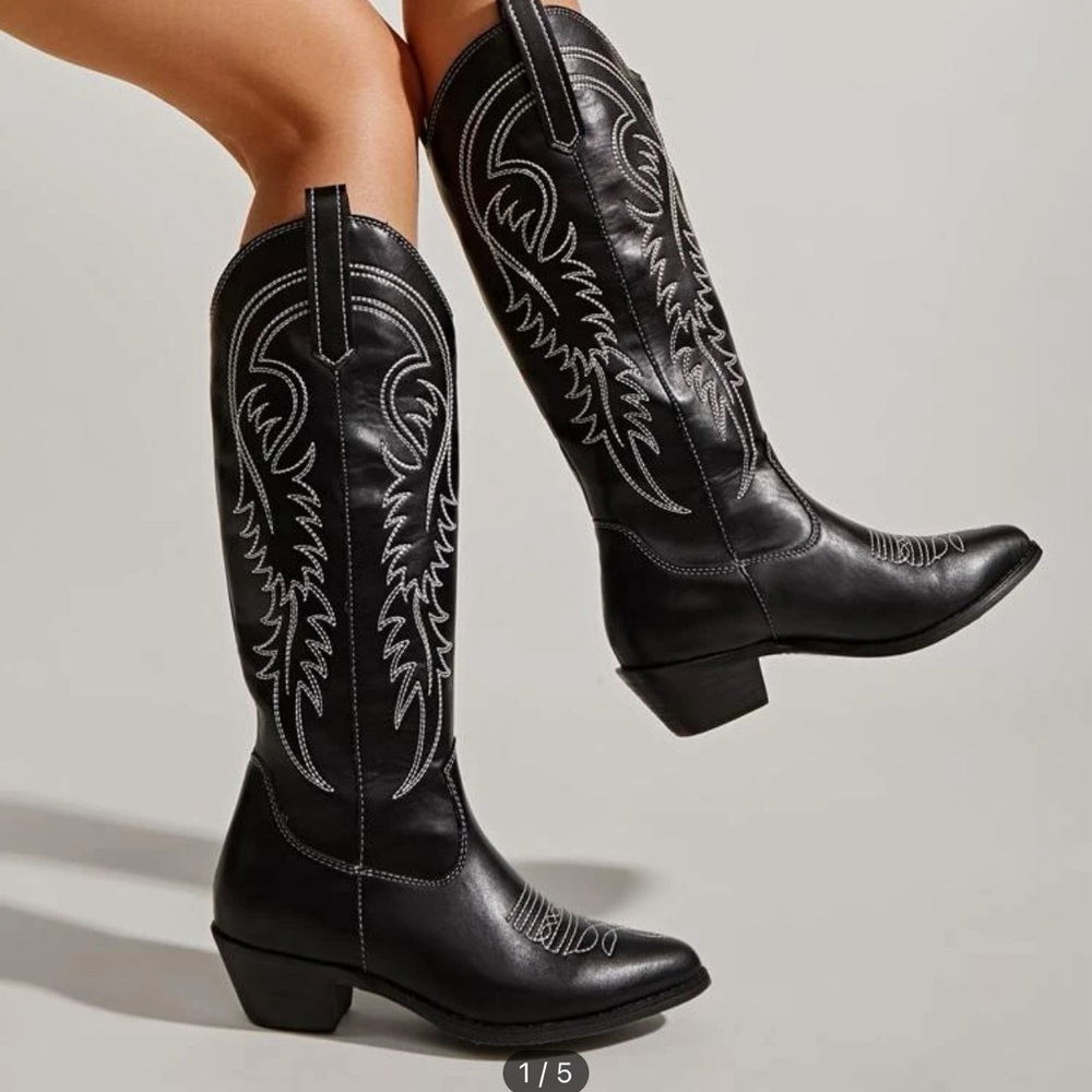 Women’s cowgirl boots